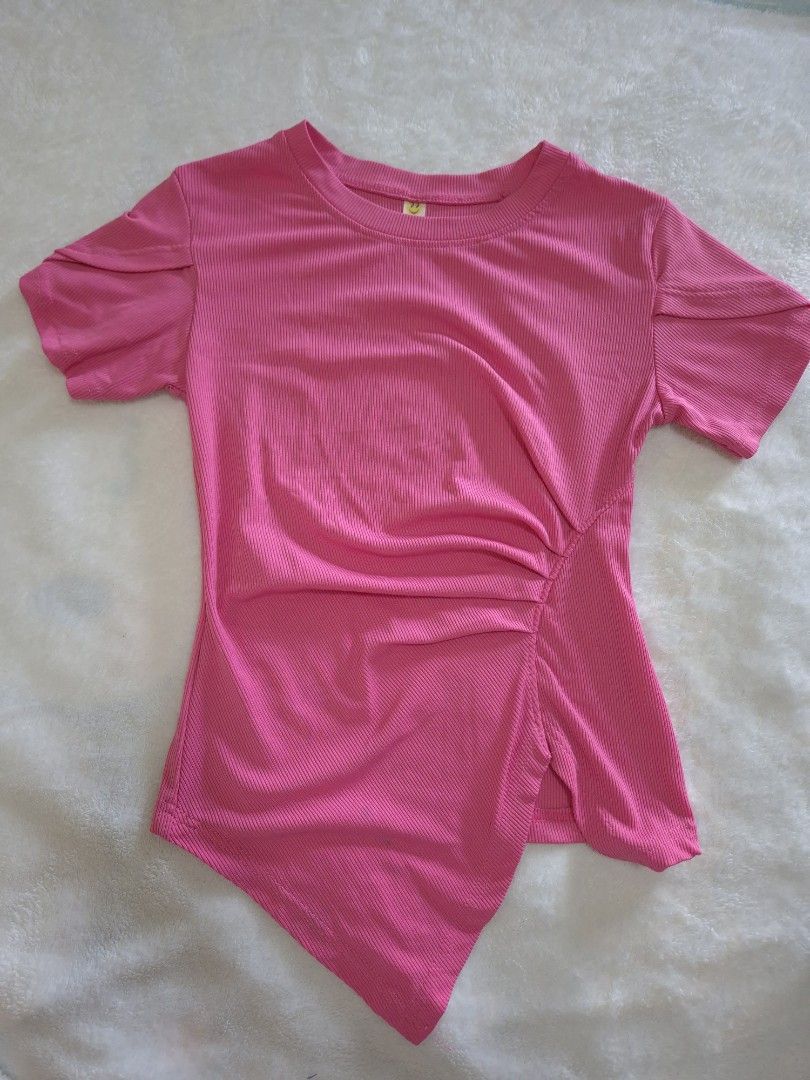 Pink shirt (Category: Shirts) located in Paranaque City. Submitted by hbd1233 (Listing ID 1466224238, Image 1). Description: no flaws.