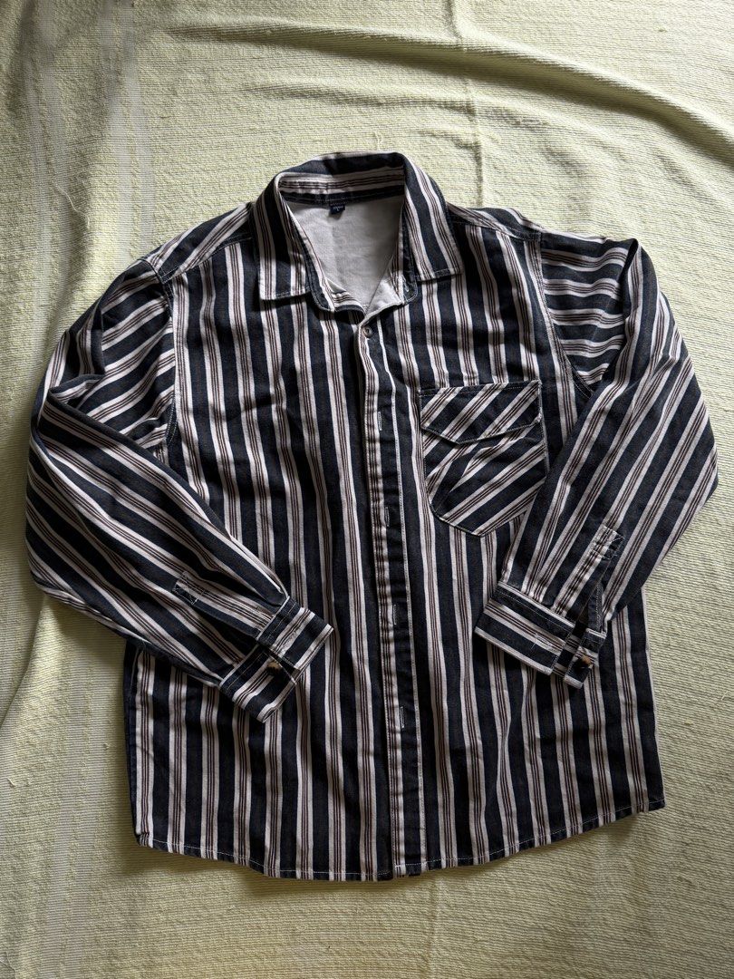 Pinstripes Long Sleeves Button Down (Category: Formal Shirts) located in Lipa City. Submitted by bagabonds (Listing ID 1466209967, Image 1). Description: - Thick Material - No brand.