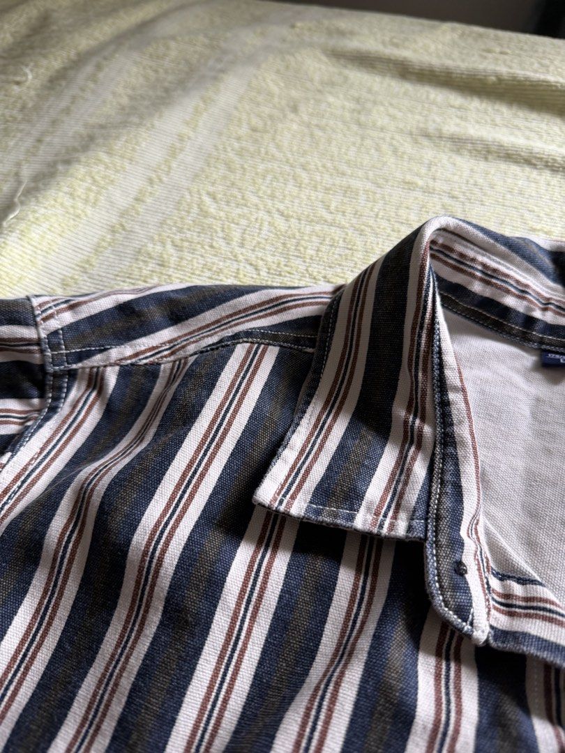 Pinstripes Long Sleeves Button Down (Category: Formal Shirts) located in Lipa City. Submitted by bagabonds (Listing ID 1466209967, Image 2). Description: - Thick Material - No brand.