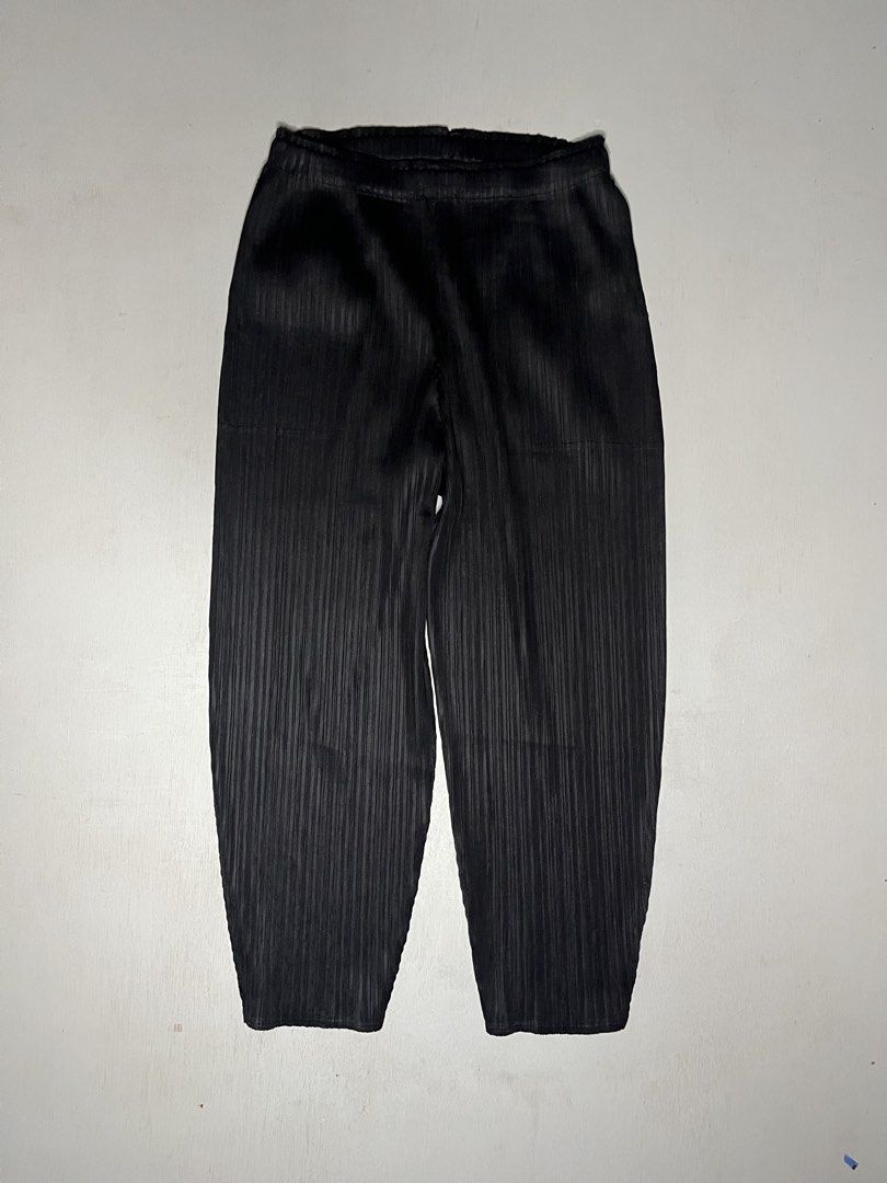 Pleats please (Category: Luxury Apparel) located in Catbalogan. Submitted by wayndsyclee. (Listing ID 1466327675, Image 1). Description: Pleats please No issue Excellent condition Dimes:26’32/L32’34/leg opening 7.