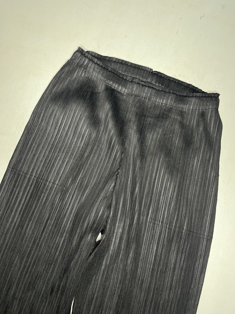 Pleats please (Category: Luxury Apparel) located in Catbalogan. Submitted by wayndsyclee. (Listing ID 1466327675, Image 2). Description: Pleats please No issue Excellent condition Dimes:26’32/L32’34/leg opening 7.