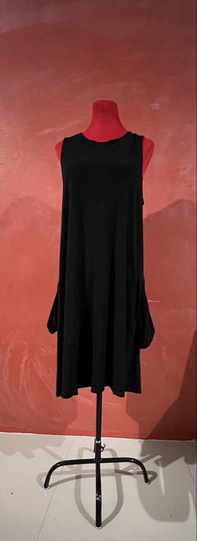 Plus size dress sleeveless (Category: Dresses) located in Binan City. Submitted by prelovedplussizefashion (Listing ID 1466235256, Image 2). Description: 80kg to 110kg plus size body US size 16-18 EU 50-52 Bust 40”-9” Waist 33-41.5” Below the knee length Two pockets.