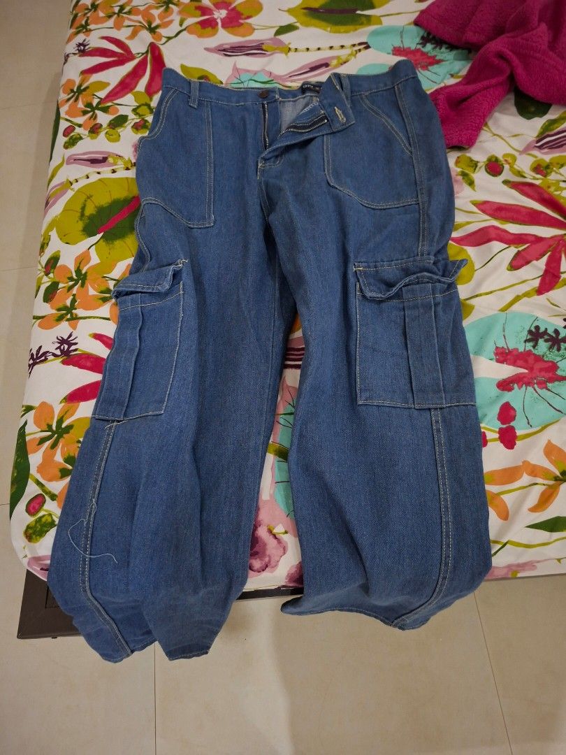 Plus size Jeans size 32 Women (Category: Jeans) located in Muntinlupa City. Submitted by madtan (Listing ID 1466331789, Image 1). Description: 2 pairs available never used rfs it won't fit my hips will fit 42 inches hips 32 inches waistline.