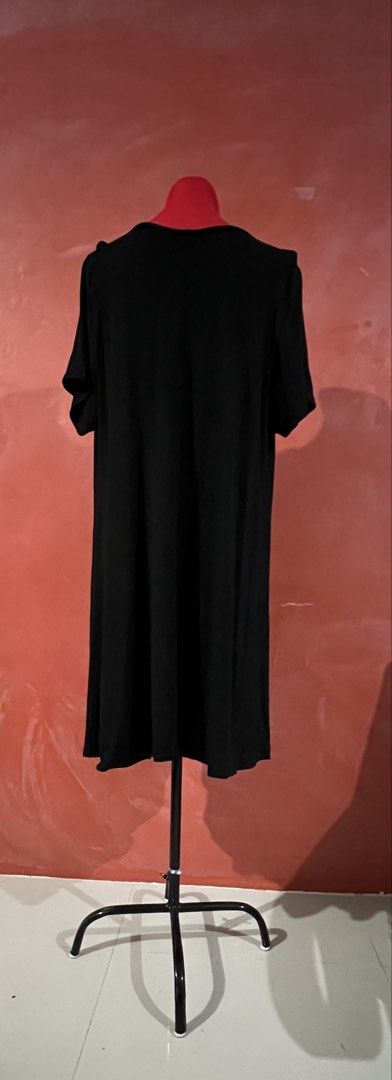 Plus size short sleeve dress (Category: Dresses) located in Binan City. Submitted by prelovedplussizefashion (Listing ID 1466236001, Image 1). Description: 80kg to 110kg plus size body US size 16-18 EU 50-52 Bust 40”-43.4” Waist 33”-36” Below the knee length.