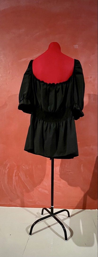 Plus size top (Category: Blouses) located in Binan City. Submitted by prelovedplussizefashion (Listing ID 1466232489, Image 2). Description: 100kg to 130kg plus size body US size 22-24 EU 56-58 Bust 45”-49” Waist 37”-42”.
