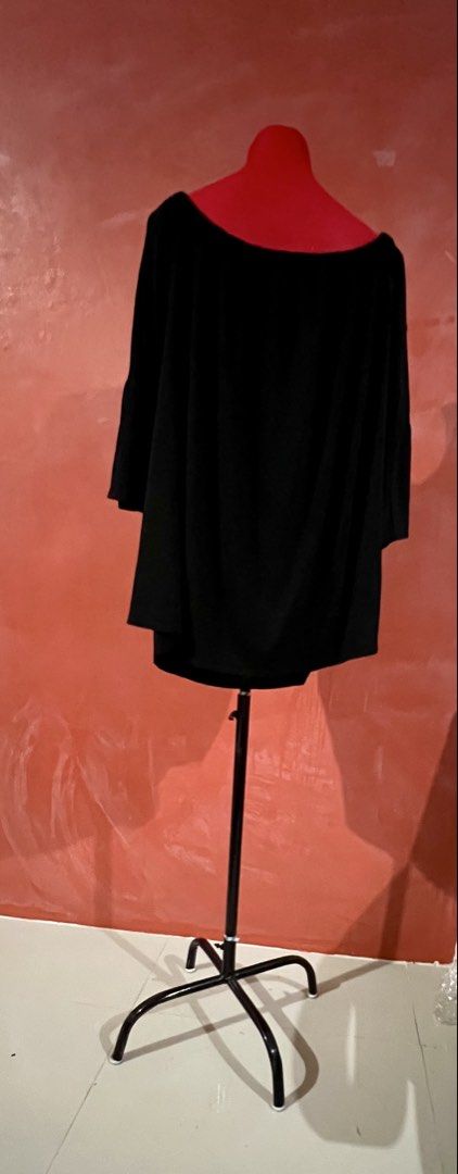 Plus size top (Category: Blouses) located in Binan City. Submitted by prelovedplussizefashion (Listing ID 1466233001, Image 2). Description: 100kg to 130kg plus size body US size 22-24 EU 56-58 Bust 45”-49” Waist 37”-42”.