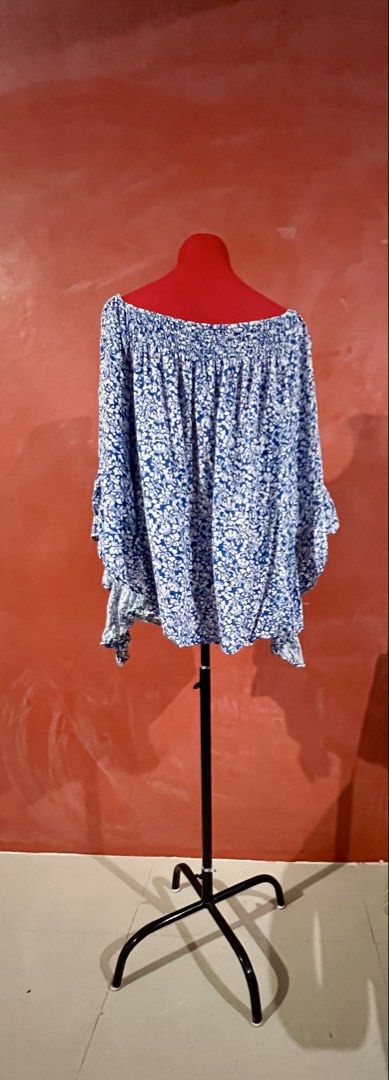 Plus size top (Category: Blouses) located in Binan City. Submitted by prelovedplussizefashion (Listing ID 1466233773, Image 1). Description: 100kg to 130kg plus size body US size 22-24 EU 56-58 Bust 45”-49” Waist 37”-42” .