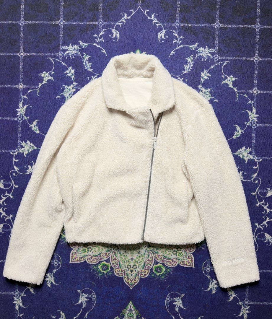 Plush Textured Fleece Collared Jacket (Category: Coats, Jackets and Outerwear) located in Valenzuela. Submitted by telagram (Listing ID 1466241121, Image 1). Description: .
