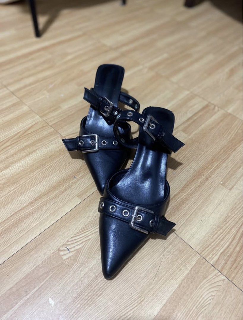 Pointed Toe Half- Slip- On Black Heels (Category: Heels) located in Manila. Submitted by itsluckymic (Listing ID 1466283754, Image 1). Description: Size: 40 Selling for only ₱400 • Used- may signs of wear/usage.