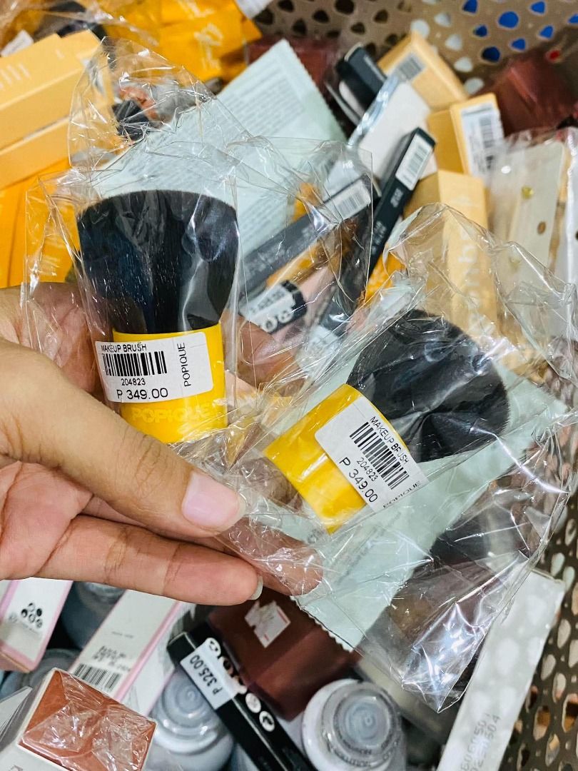 Popique make up brush (Category: Makeup) located in Muntinlupa City. Submitted by chevyxcs (Listing ID 1466313072, Image 1). Description: Popique make up brush P120 only / 349SRP • 4pcs avail lang.