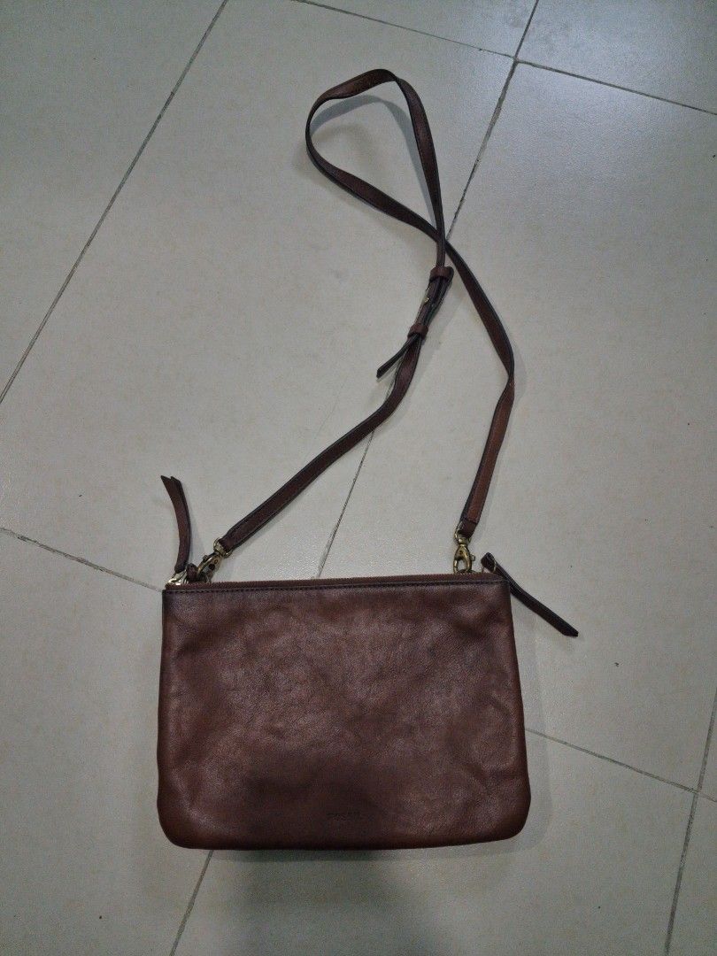 Possil leather sling bag (Category: Announcements) located in Manila. Submitted by carlitoboh66625 (Listing ID 1466181443, Image 1). Description: possil sling bag leather material all details declare 10x7 price 500.