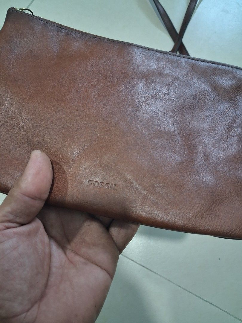 Possil leather sling bag (Category: Announcements) located in Manila. Submitted by carlitoboh66625 (Listing ID 1466181443, Image 3). Description: possil sling bag leather material all details declare 10x7 price 500.