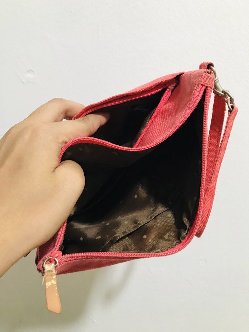 POUCH (Category: Purses & Pouches) located in Gamu. Submitted by 2022bagsbunny (Listing ID 1466207206, Image 3). Description: .