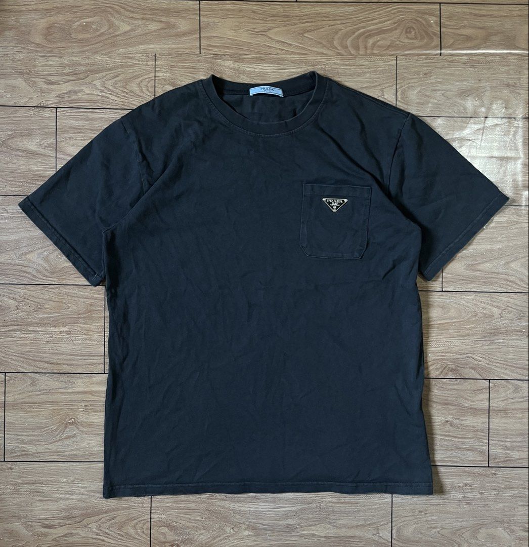 Prada Black Pocket Tee (Category: Tshirts & Polo Shirts ) located in Manila. Submitted by tvrfinds (Listing ID 1466195711, Image 1). Description: Prada Black Pocket Tee Size M Dimes: 21.5 x 27.5 -Flawless -Excellent condition 📩📩.