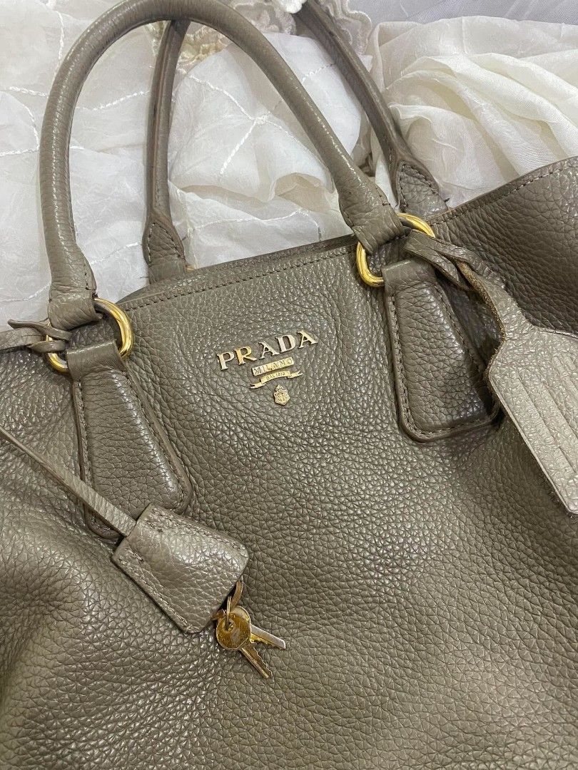 Prada Vitello Daino Leather Tote Bag (Category: Tote Bags) located in Bacolod City. Submitted by slurpy_thrift (Listing ID 1466290087, Image 2). Description: .
