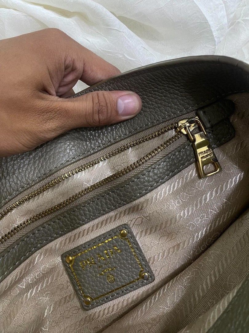 Prada Vitello Daino Leather Tote Bag (Category: Tote Bags) located in Bacolod City. Submitted by slurpy_thrift (Listing ID 1466290087, Image 3). Description: .