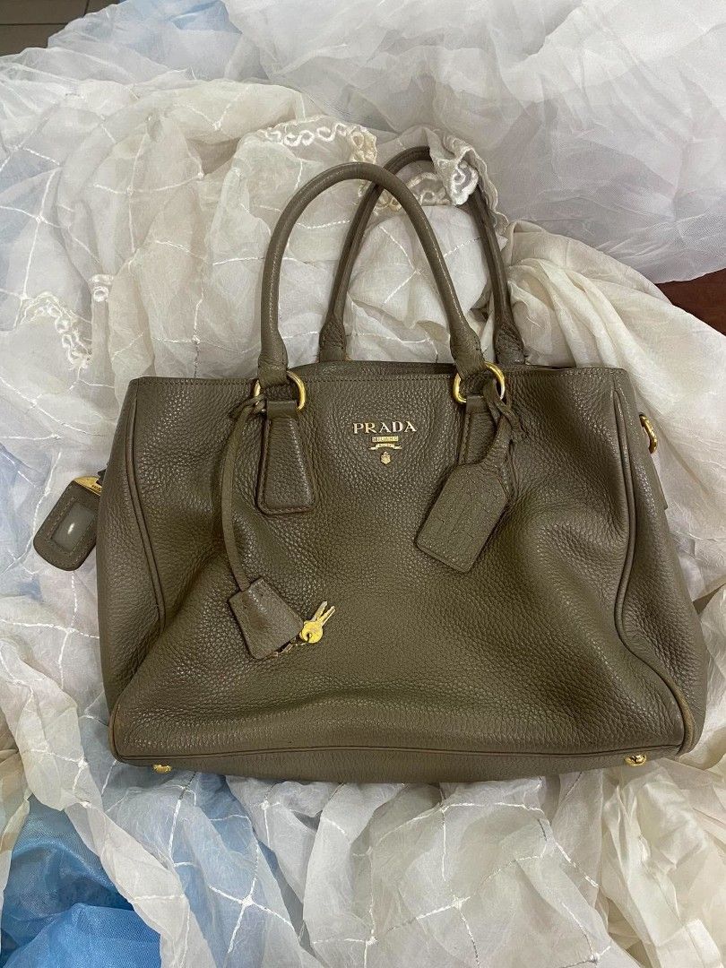 Prada Vitello Daino Leather Tote Bag (Category: Tote Bags) located in Bacolod City. Submitted by slurpy_thrift (Listing ID 1466290087, Image 1). Description: .