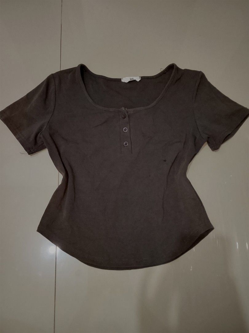 PRE LOVED TOPS ‼️ (Category: Others Tops) located in Abucay. Submitted by flyingkitty.444 (Listing ID 1466285182, Image 2). Description: SMALL TO MEDIUM SIZES.