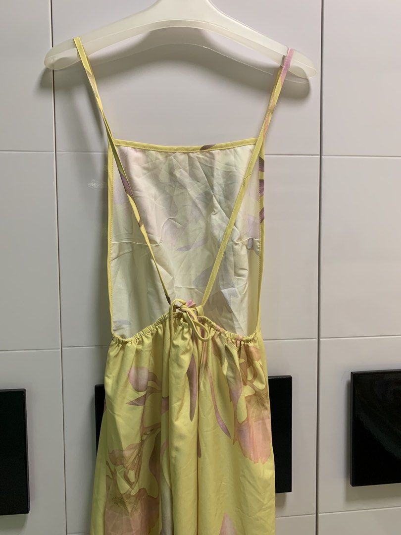 preloved (Category: Dresses) located in Pozorrubio. Submitted by urdailyoutfitbymisse (Listing ID 1466218523, Image 3). Description: backless and fits up to small to medium .