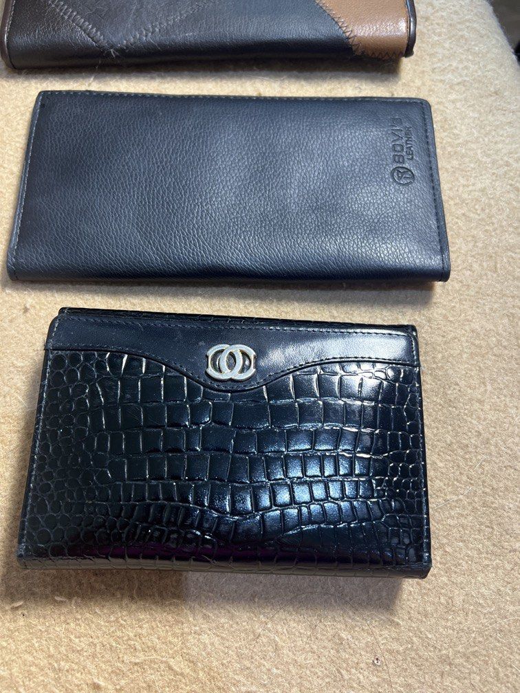 PRELOVED ASSORTED WALLET (Category: Wallets & Card holders) located in Makati City. Submitted by carullee (Listing ID 1466231982, Image 2). Description: Preloved wallet Patchwork no brand slim wallet bifold Black slim wallet Croc embossed patent kisslock wallet With minimal signs of use as shown in photo.