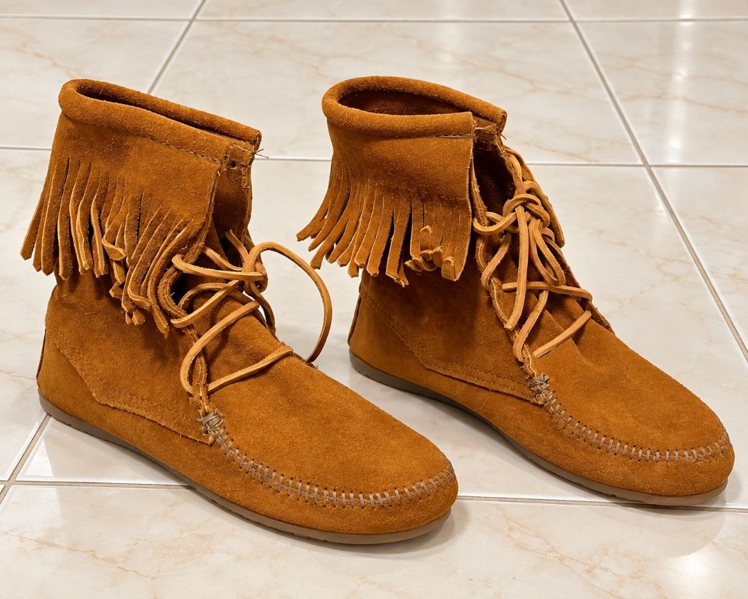 Preloved Boots Size 9 (Category: Boots) located in Pasig City. Submitted by msdealsstyles (Listing ID 1466228847, Image 2). Description: Preloved Boots Size 9 Excellent Used Condition.