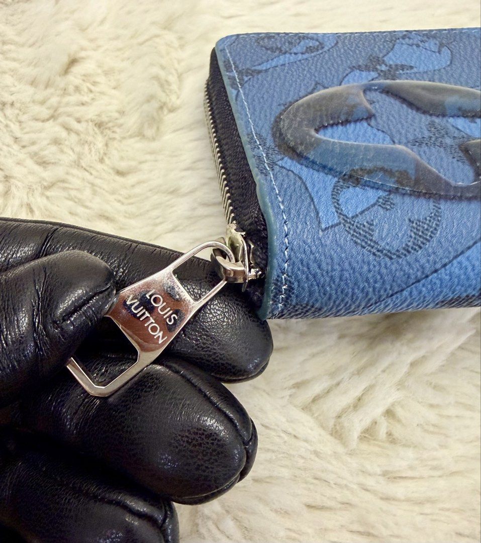 Preloved Louis Vuitton Long Zippy Wallet (Category: Wallets & Card holders) located in Manila. Submitted by mrsmdxbseller (Listing ID 1466238294, Image 3). Description: .