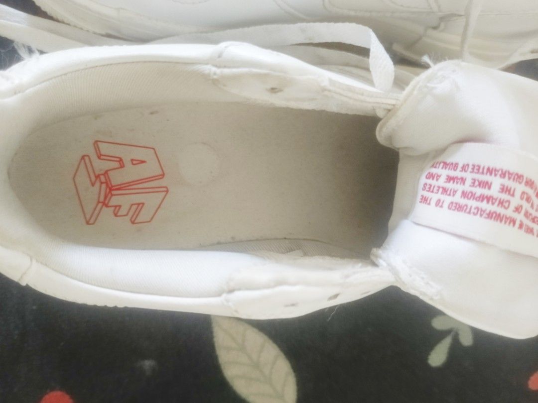 Preloved Nike Airforce1 pixel white and red (Category: Sneakers) located in Manila. Submitted by cherry042377 (Listing ID 1466179854, Image 2). Description: minsan lng nagamit naliitan na 9/10.