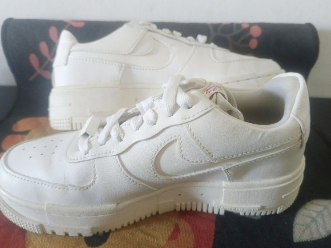 Preloved Nike Airforce1 pixel white and red (Category: Sneakers) located in Manila. Submitted by cherry042377 (Listing ID 1466179854, Image 1). Description: minsan lng nagamit naliitan na 9/10.