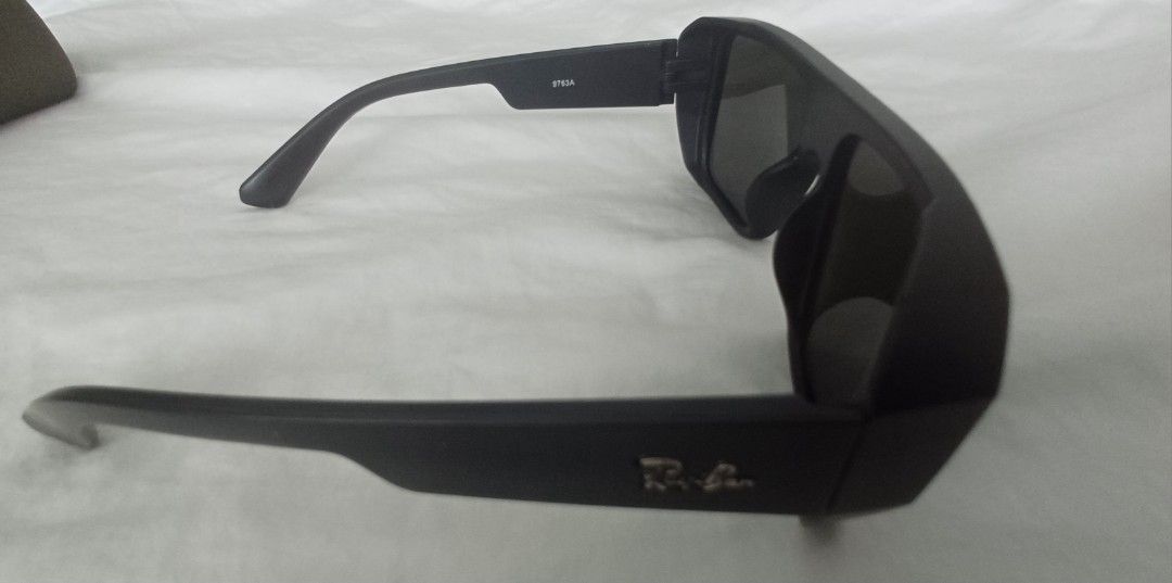 Pre-loved Ray Ban IZAZ (Category: Sunglasses & Eyewear) located in Quezon City. Submitted by mset.05011984 (Listing ID 1466233660, Image 3). Description: - Brand/Model: Ray-Ban Smart Sunglasses - Frame: Matte black with Ray-Ban logo on temples - Lenses: Blue and violet gradient, clean and scratch-free - Features: Built-in camera and audio in the arms - Condition: Solid hinges, smooth open/close, ready for daily wear.