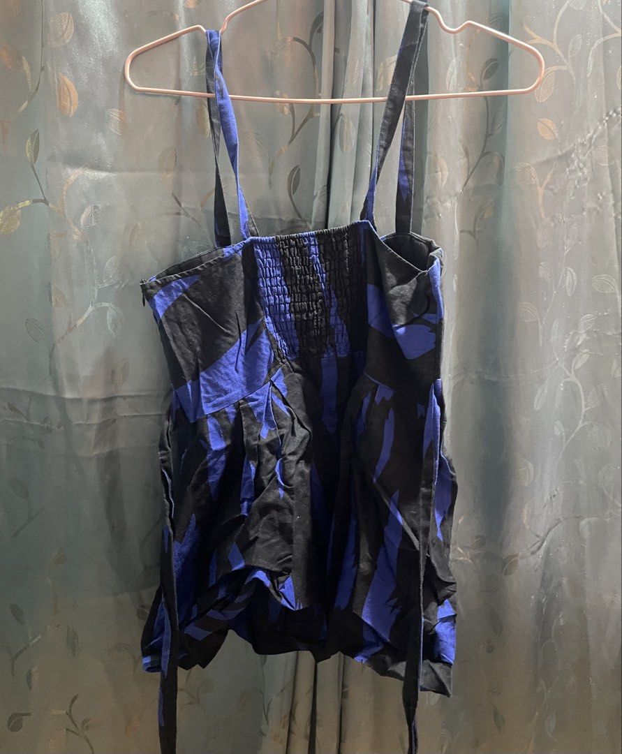 PRELOVED twentyone Black and Blue Patterned Camisole Top Size M (Category: Sleeveless) located in Cabuyao City. Submitted by koholu (Listing ID 1466304610, Image 2). Description: 👗 PRELOVED CLOTHES FOR SALE! 🛍️✨ Decluttering my closet and letting go of some clothes that no longer fit me. Most pieces were only worn once or twiceand are still in great condition! 🤍 📍 Location: Cabuyao, Laguna 💸 MOP: GCash 📦 Shipping: Shipping fee will be shoul