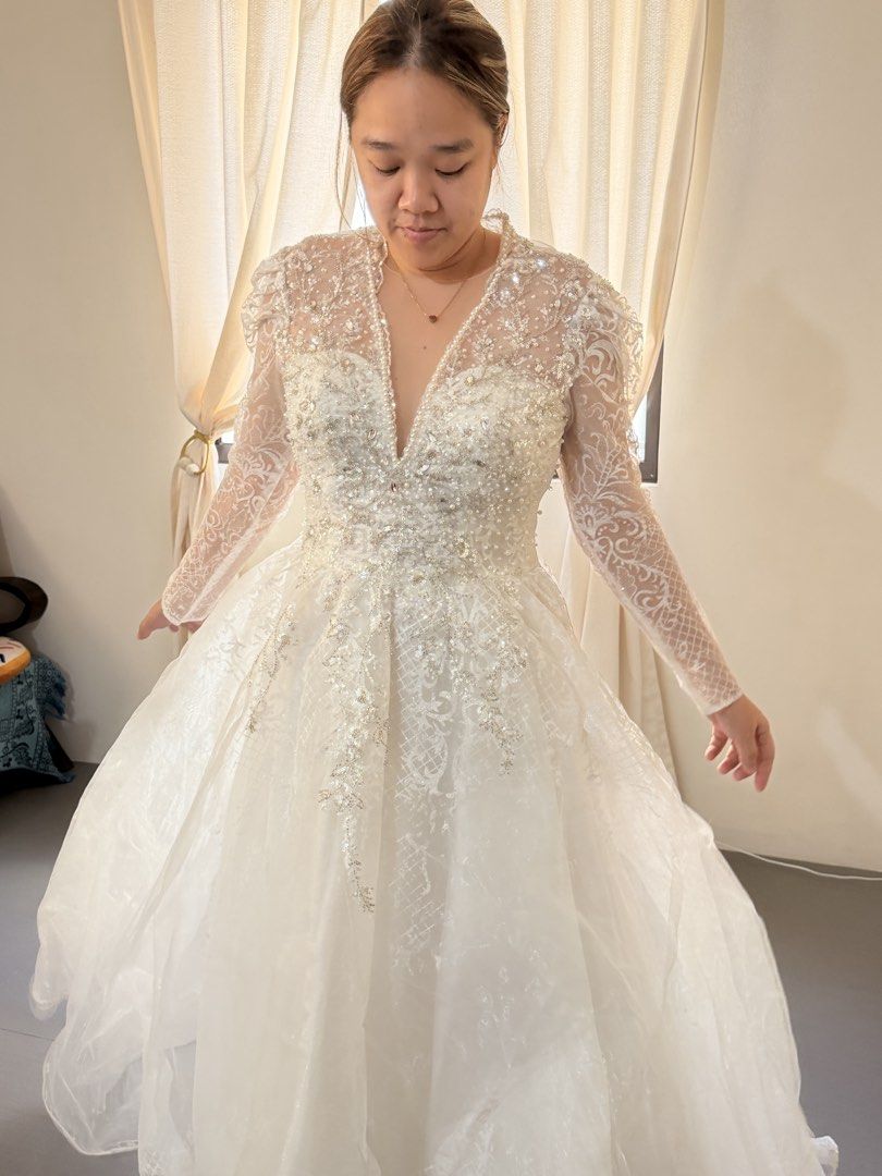 Preloved Wedding Gown (Category: Evening dresses & gowns) located in Quezon City. Submitted by albertomuriel0529 (Listing ID 1466206800, Image 3). Description: .