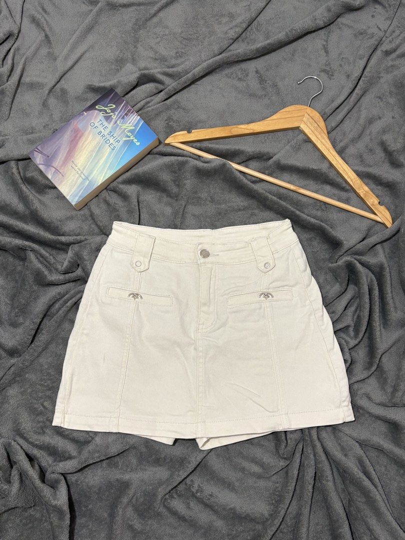 Premium Cream Denim Skort Size 27-29 (Category: Skirts) located in General Trias. Submitted by hiraethcullen (Listing ID 1466328618, Image 1). Description: Waist | 27-29 Length - 13 Direct JNT 📍 General Trias Cavite .