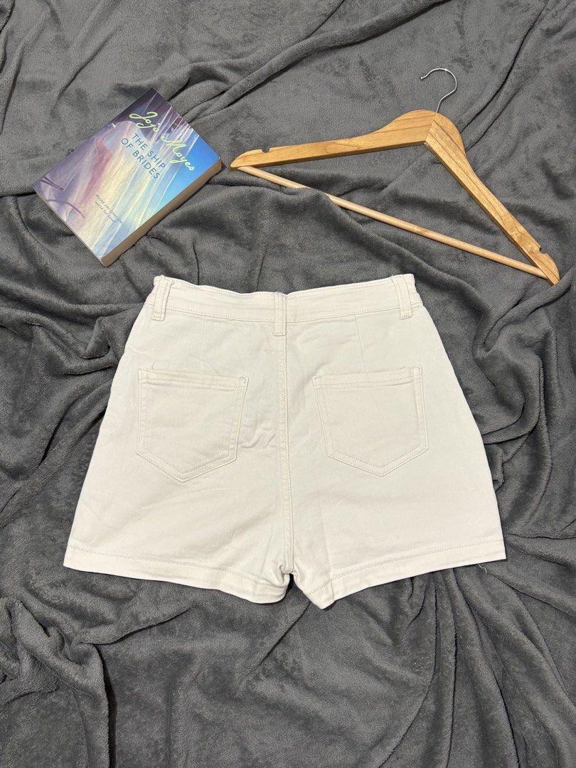 Premium Cream Denim Skort Size 27-29 (Category: Skirts) located in General Trias. Submitted by hiraethcullen (Listing ID 1466328618, Image 2). Description: Waist | 27-29 Length - 13 Direct JNT 📍 General Trias Cavite .