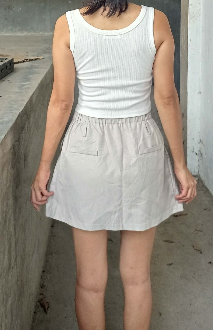 Premium light gray pleated mini skirt (Category: Skirts) located in Davao. Submitted by irisrazona16792 (Listing ID 1466173790, Image 2). Description: Wd inner short Cotton/Polyester Waist 27-28 (garterize back) L 14.5 mall quality.