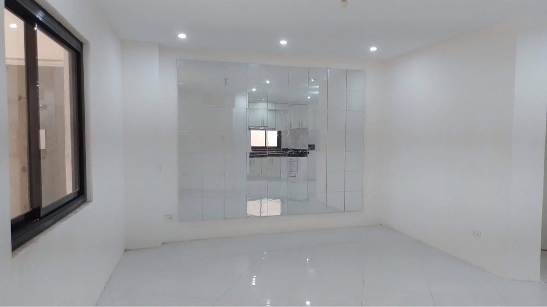 Premium Property For Sale (Category: House & Lot) located in Muntinlupa City. Submitted by rocelleg (Listing ID 1466293939, Image 3). Description: 🏡 PREMIUM PROPERTY FOR SALE 🏡 2-Storey Semi-Commercial House BF International Village, BF Homes, Parañaque Own a strategically located property that combines the comfort of a family home with the flexibility of a commercial space. Situated along the main road near the BF Southland Gate, this property