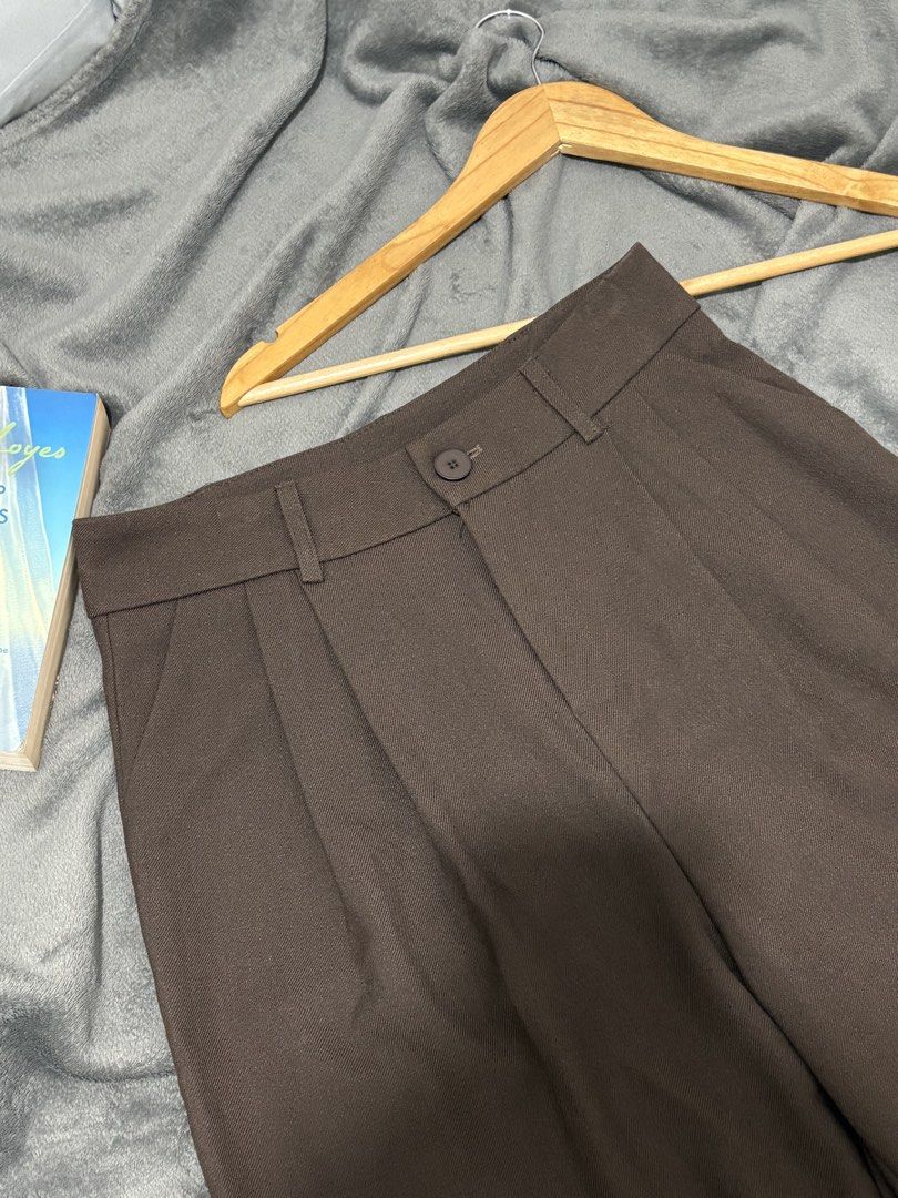 Premium Quality Chocobrown Trouser Size 28-29 (Category: Other Bottoms) located in General Trias. Submitted by hiraethcullen (Listing ID 1466326196, Image 3). Description: Waist - 28/29 Length - 40 Direct JNT 📍General Trias Cavite.