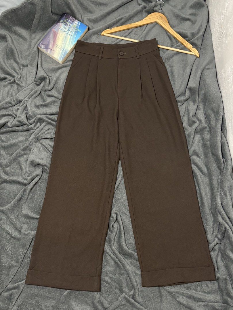 Premium Quality Chocobrown Trouser Size 28-29 (Category: Other Bottoms) located in General Trias. Submitted by hiraethcullen (Listing ID 1466326196, Image 1). Description: Waist - 28/29 Length - 40 Direct JNT 📍General Trias Cavite.