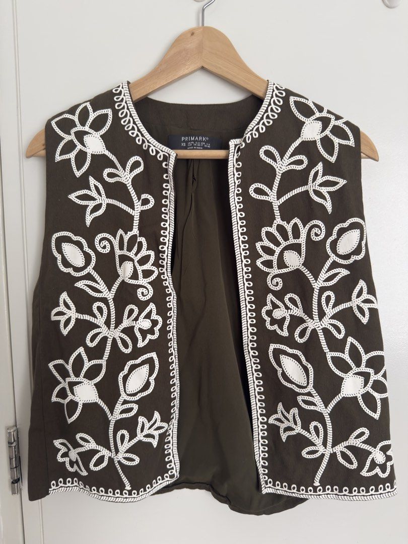 Primark Khaki Green and White Boho Vest (Category: Coats, Jackets and Outerwear) located in Pasig City. Submitted by atticstreet (Listing ID 1466217274, Image 3). Description: .