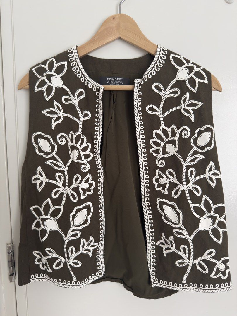 Primark Khaki Green and White Boho Vest (Category: Coats, Jackets and Outerwear) located in Pasig City. Submitted by atticstreet (Listing ID 1466217274, Image 1). Description: .