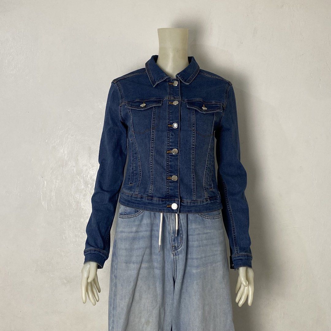 PULL&BEAR ✨ | Indigo Blue Denim Trucker Jacket (Category: Coats, Jackets and Outerwear) located in Bulacan. Submitted by orc.ph (Listing ID 1466264856, Image 2). Description: PULL&BEAR ✨ | Indigo Blue Denim Trucker Jacket Material Used: 60% Cotton 24% Polyester - Indigo - Denim -Button-Down Placket -TraditionPanel Detailing -Multi-Pockets -Casual -Buttoned Cuffs -Long Sleeves ‎-Size:S -Width: 17” ‎-Length: 19” ‎ ‎Pristine Condition. No Visible Fl