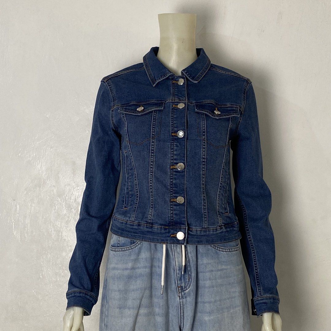 PULL&BEAR ✨ | Indigo Blue Denim Trucker Jacket (Category: Coats, Jackets and Outerwear) located in Bulacan. Submitted by orc.ph (Listing ID 1466264856, Image 3). Description: PULL&BEAR ✨ | Indigo Blue Denim Trucker Jacket Material Used: 60% Cotton 24% Polyester - Indigo - Denim -Button-Down Placket -TraditionPanel Detailing -Multi-Pockets -Casual -Buttoned Cuffs -Long Sleeves ‎-Size:S -Width: 17” ‎-Length: 19” ‎ ‎Pristine Condition. No Visible Fl