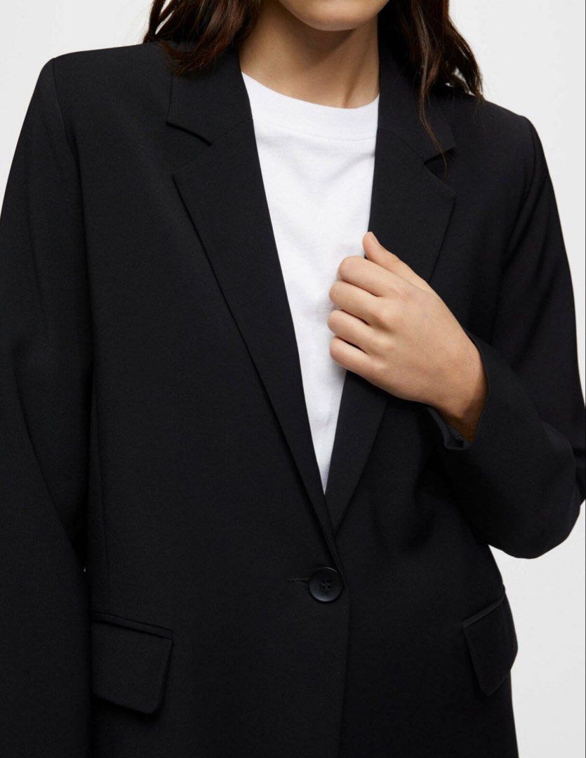 Pull&Bear Women's Basic Single-Button Tailored Blazer (Category: Coats, Jackets and Outerwear) located in Pasig City. Submitted by atticstreet (Listing ID 1466227915, Image 2). Description: .
