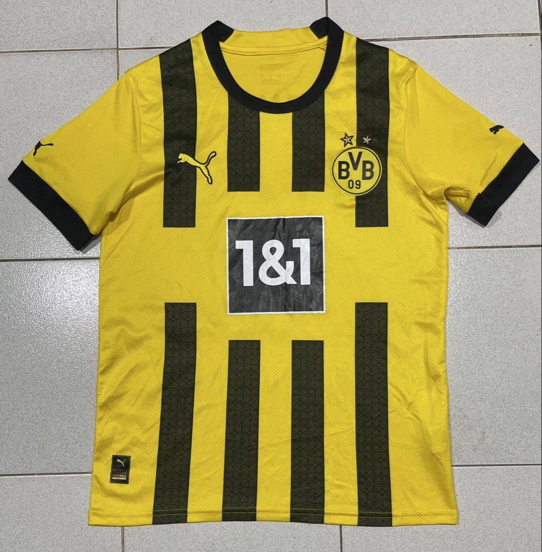 Puma BVD Football Jersey (Category: Activewear) located in Mandaue City. Submitted by MJ_80 (Listing ID 1466288979, Image 1). Description: Puma BVD Football Jersey Medium Dimes : 19 X 27 See photos for measurements Issue: see last 2 photos Color rate & Condition: 9.7/10 Price: 1,400.