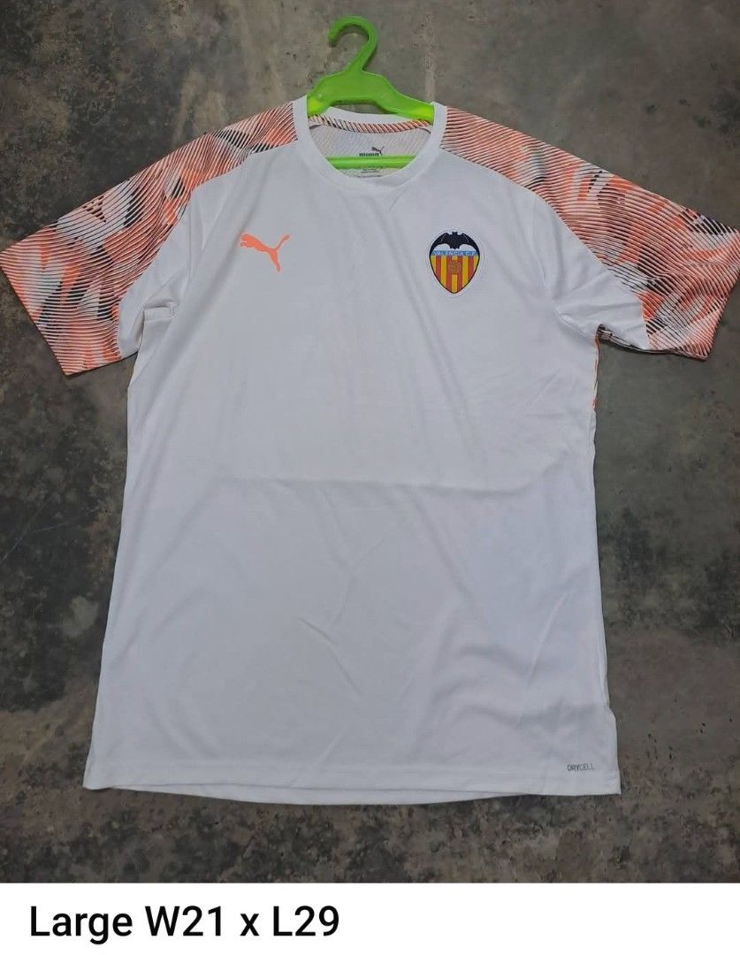 Puma Football Jersey (Category: Activewear) located in Puerto Princesa. Submitted by jercksthriftph (Listing ID 1466330994, Image 2). Description: Puma football jersey Perfect for match days, training, or casual streetwear.
