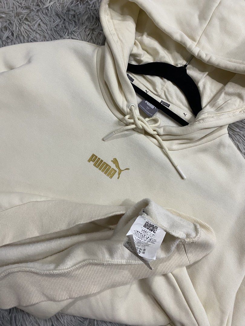 Puma Hoodie (Category: Coats, Jackets and Outerwear) located in Manila. Submitted by kurtmnla (Listing ID 1466302698, Image 3). Description: Puma Hoodie -Size M/ S FIT / Unisex -Condition 9.5/10 -Dimes 22x23 -issue Minimal Dirt Quezon city.