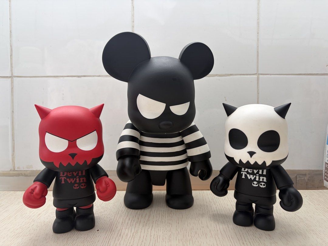 Qee Devil Toyer公仔 （分類：手辦雕像）位於 Hong Kong。 由 taitsz9221 提交（商品編號 1466199864，圖片 1）。簡介： 三隻一齊出 可議價 inbox可提供更多相片。