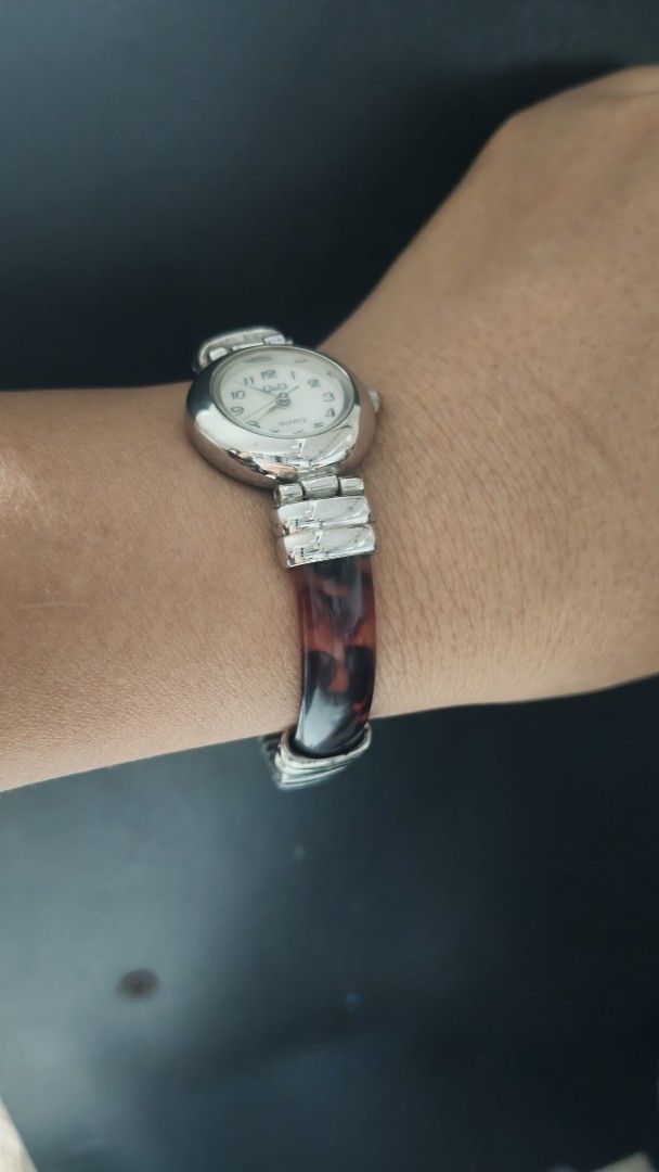 Q&Q Quartz Watch Tortoise Shell and Silver Bracelet (Category: Women's Watches) located in Taguig. Submitted by mercyeugen28914 (Listing ID 1466291692, Image 3). Description: - Brand: Q&Q - Movement: Battery-operated quartz - Dial: Round white face with easy-to-read black numeric markers - Strap: Chic combination of silver-tone metal and tortoise shell resin links - Fit: Comfortable on the wrist - Condition: Minor surface scratches from regular w