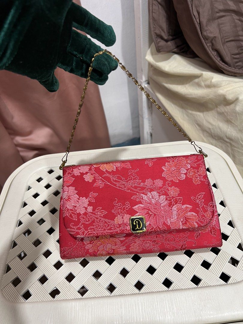 quality vintage silk chinese evening bag (Category: Evening dresses & gowns) located in Baguio. Submitted by mercedeshermosamoran (Listing ID 1466219971, Image 2). Description: L- 5 inches W- 8 1/2 inches .