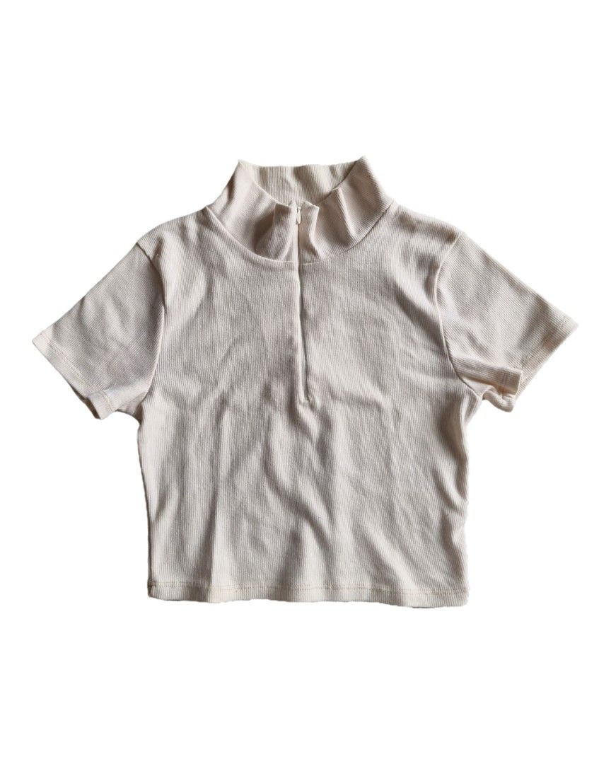 Quarter Zip Crop Top (Category: Others Tops) located in Baguio. Submitted by _.prelovedbyjo (Listing ID 1466235339, Image 1). Description: Quarter Zip Cropped Top Bought from tt.