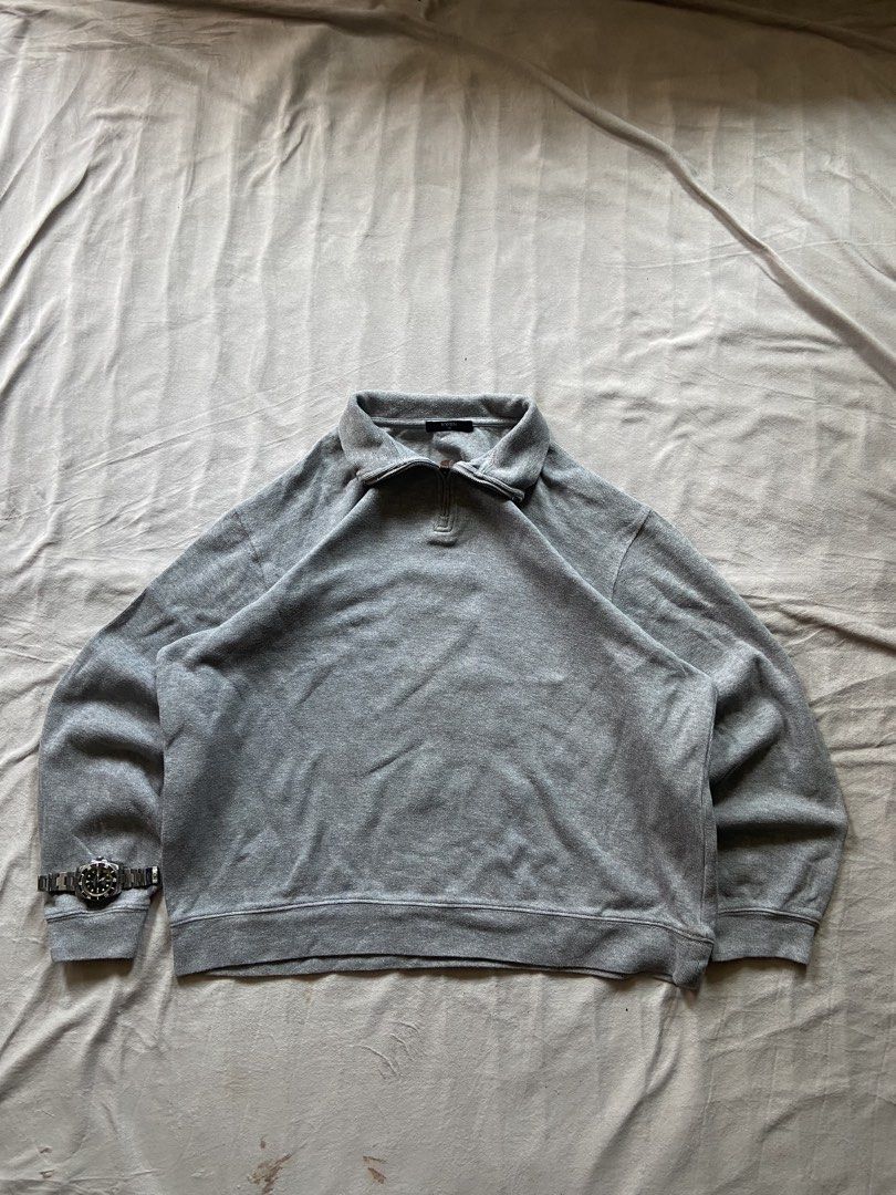 QUARTER ZIP GREY LONGSLEEVE (Category: Coats, Jackets and Outerwear) located in Bacolod City. Submitted by clerkhexx (Listing ID 1466321330, Image 1). Description: QUARTER ZIP GRAY LONG SLEEVE Brand: TOPTEN Measurements: WIDTH 26 LENGHT 25 Mine: 350 Condition of this item 10 - color rate 10- issue minimal hole Check every photos for conditions of the item.